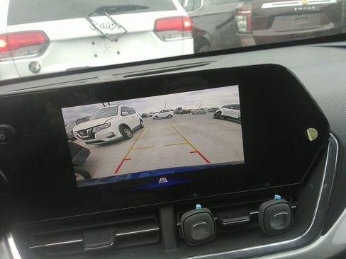 Used 2024 Chevrolet Trax LT w/ Driver Confidence Package image 17