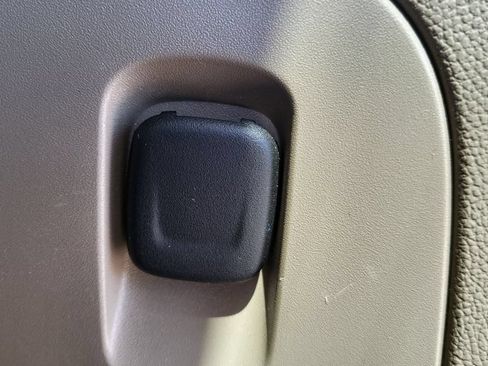 Used 2017 Chevrolet Suburban LT RWD image 18