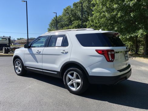 Used 2019 Ford Explorer XLT w/ Equipment Group 202A FWD image 7