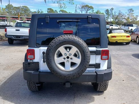 Used 2013 Jeep Wrangler Unlimited Sport image 4