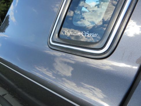 Used 1992 Lincoln Town Car Signature image 18