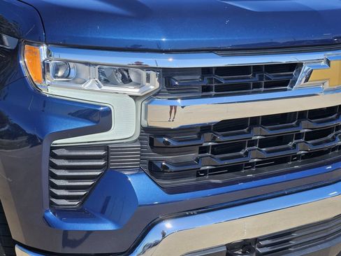 Used 2023 Chevrolet Silverado 1500 LT AWD/4WD image 8
