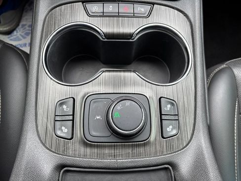 Used 2023 GMC Acadia SLT FWD image 5