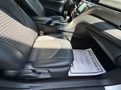 Used 2019 Toyota Camry SE image 8