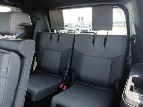 Used 2025 Lexus GX 550 w/ Accessory Package (2T) AWD/4WD image 30