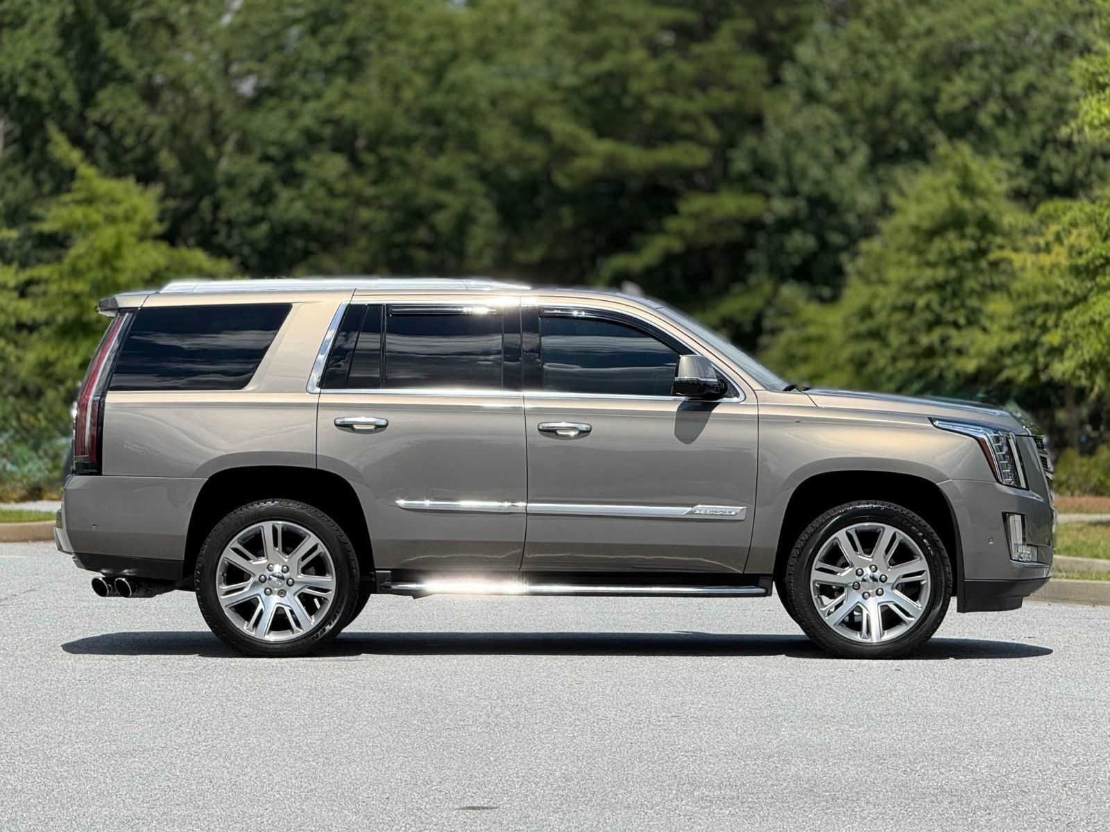 Used 2017 Cadillac Escalade Luxury RWD image 12