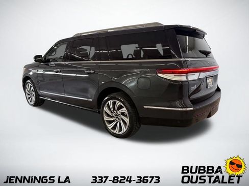 Used 2022 Lincoln Navigator L Reserve RWD image 3