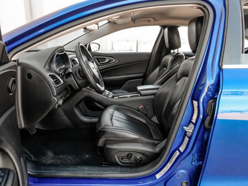 Used 2017 Chrysler 200 Limited Platinum image 18