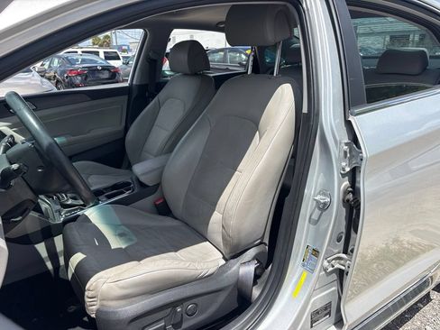 Used 2017 Hyundai Sonata Sport w/ Value Edition Package 02 FWD image 9
