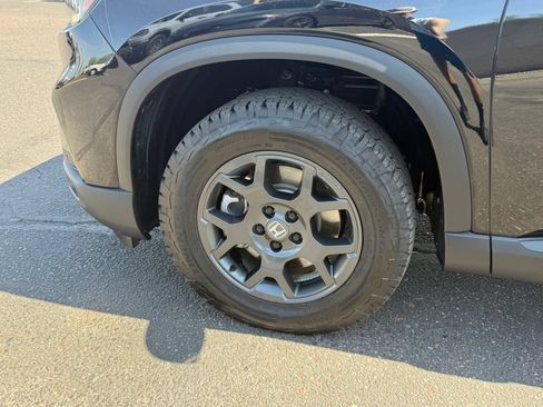 Certified 2025 Honda Pilot TrailSport image 12
