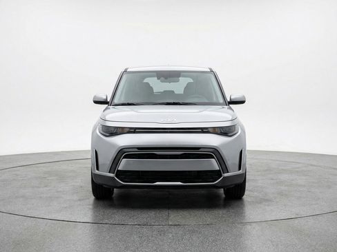 Used 2025 Kia Soul LX w/ LX Technology Package FWD image 2
