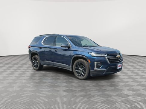 Used 2023 Chevrolet Traverse LT FWD image 2