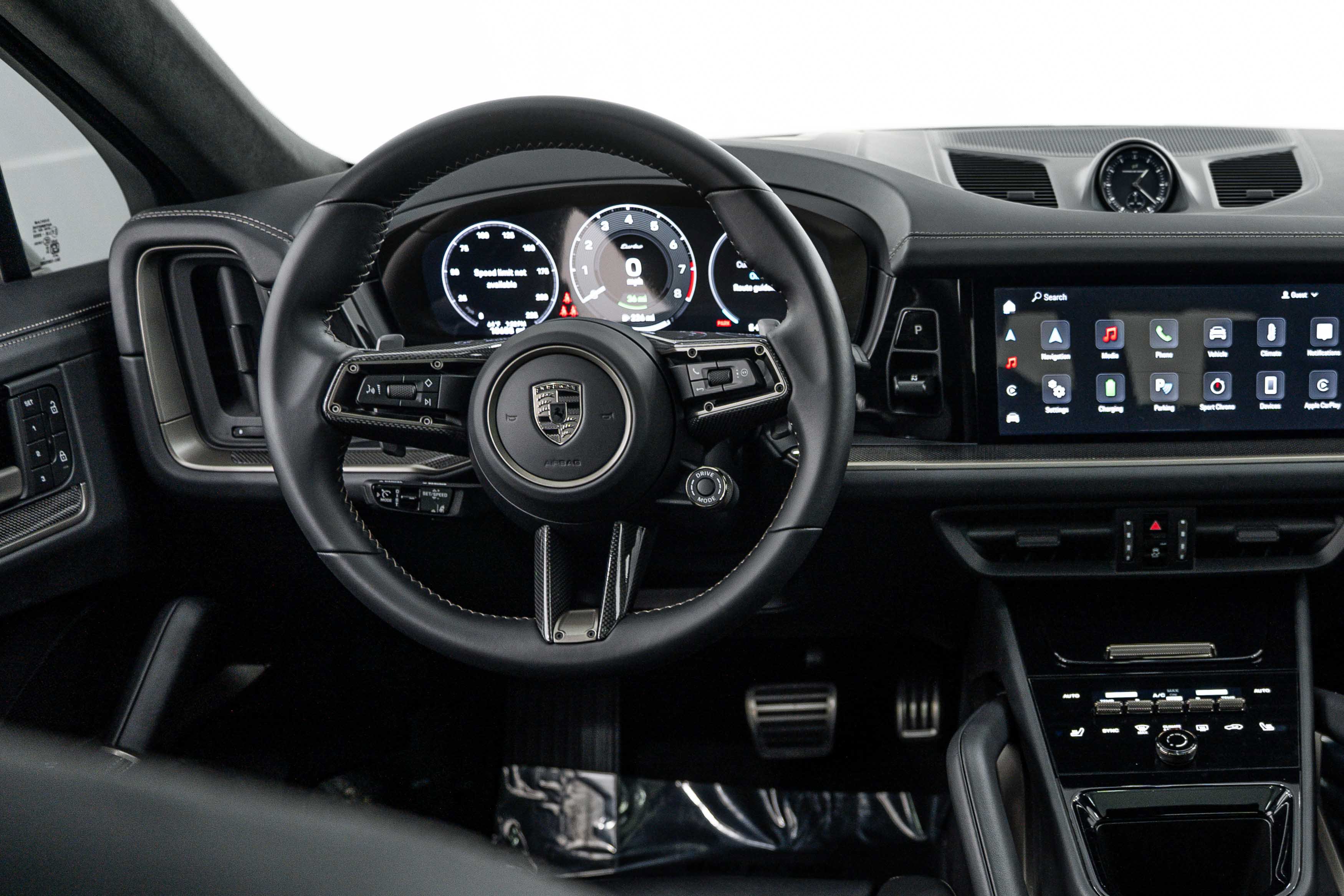 Certified 2025 Porsche Cayenne Turbo AWD/4WD image 23