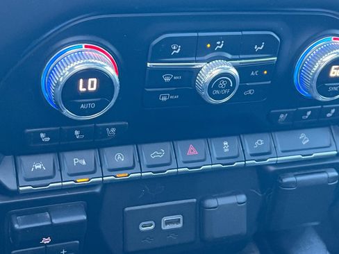 Used 2019 GMC Sierra 1500 AT4 w/ AT4 Premium Package AWD/4WD image 17