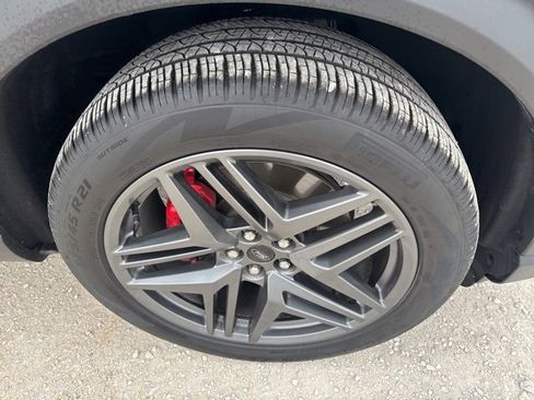 Used 2025 Ford Explorer ST-Line w/ ST-Line Street Pack image 31