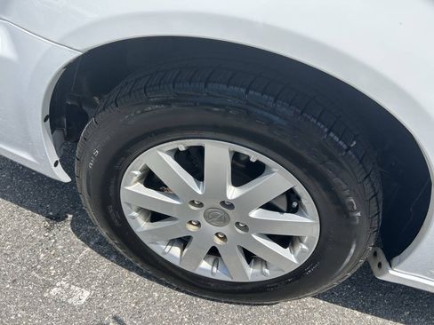 Used 2014 Chrysler Town & Country Touring FWD image 11