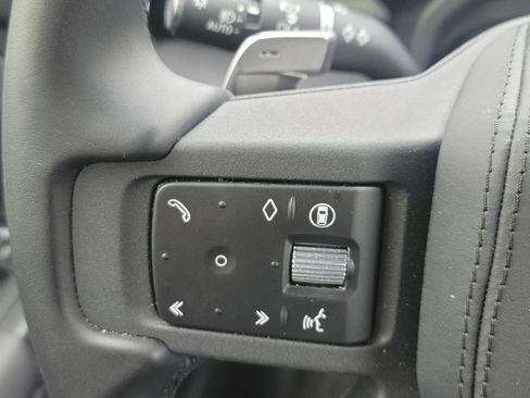 Used 2025 Land Rover Defender 110 V8 AWD/4WD image 23