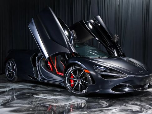 Used 2018 McLaren 720S RWD image 3