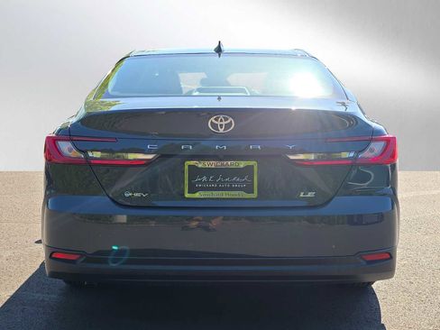 Used 2025 Toyota Camry LE FWD image 4