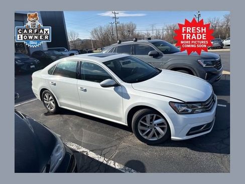 Used 2018 Volkswagen Passat 2.0T SE image 1