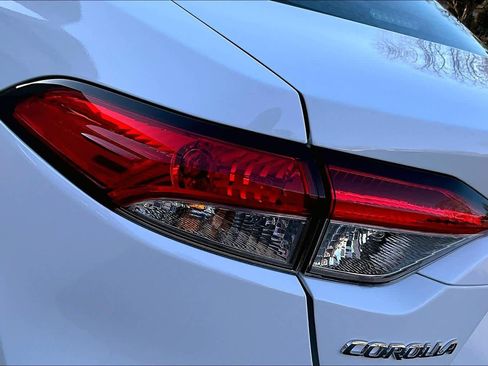 Used 2025 Toyota Corolla LE image 28