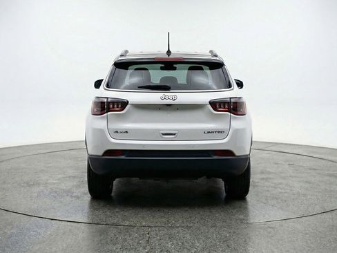Used 2025 Jeep Compass Latitude AWD/4WD image 7