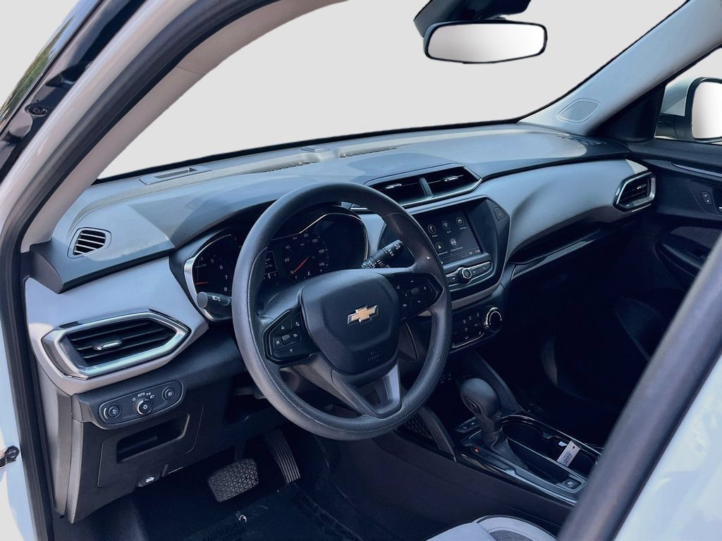 Used 2021 Chevrolet TrailBlazer LT AWD/4WD image 9