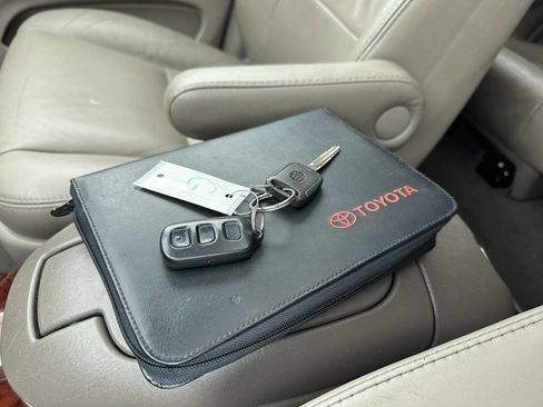 Used 2007 Toyota Sequoia Limited image 32