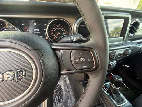 Used 2023 Jeep Gladiator Sport AWD/4WD image 27