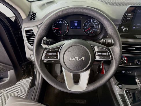 Used 2023 Kia Seltos LX AWD/4WD image 3