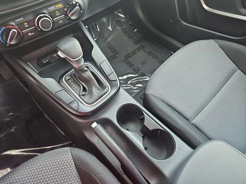 Used 2025 Kia Soul LX FWD image 18