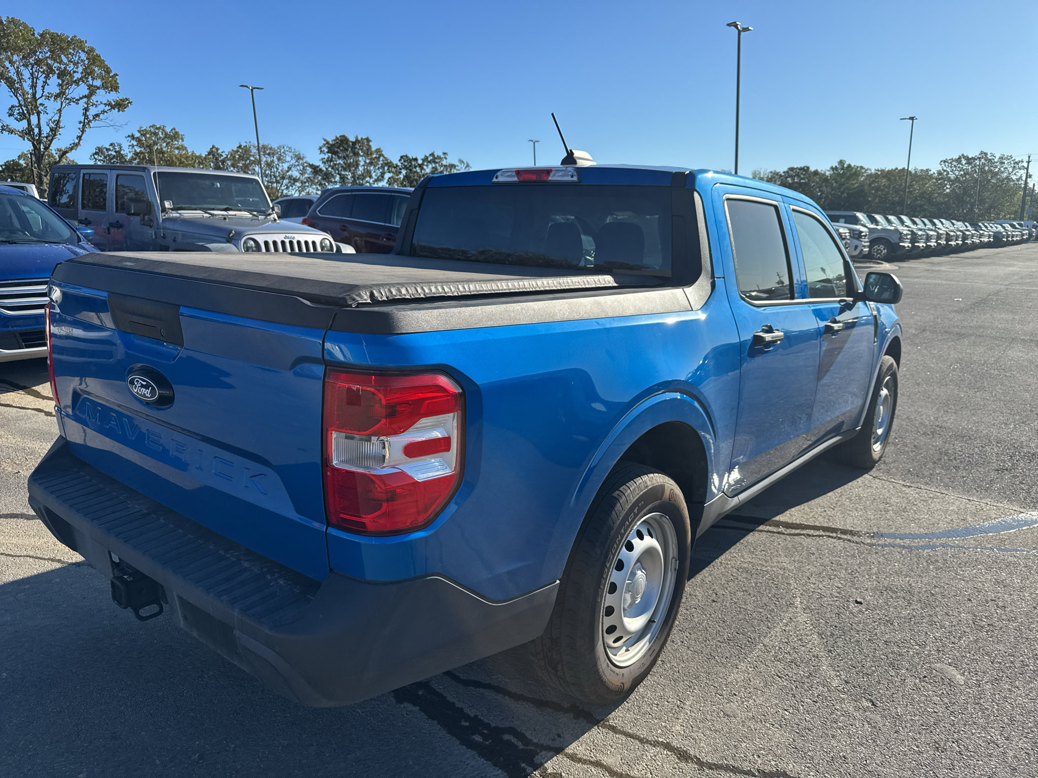 Certified 2025 Ford Maverick XL FWD image 5