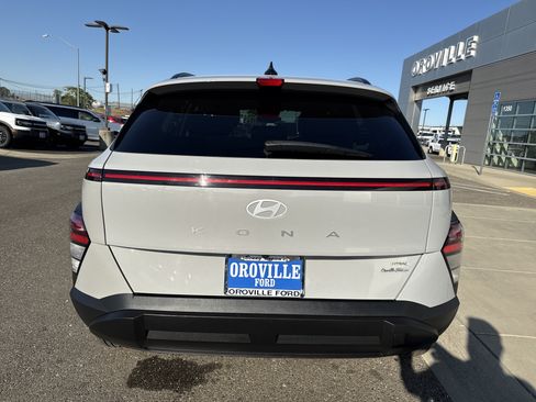 Used 2024 Hyundai Kona SEL AWD/4WD image 4