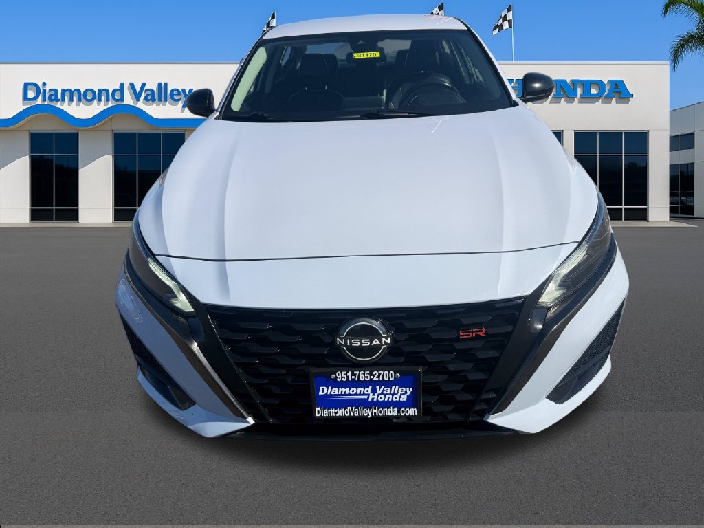 Used 2024 Nissan Altima 2.5 SR FWD image 2