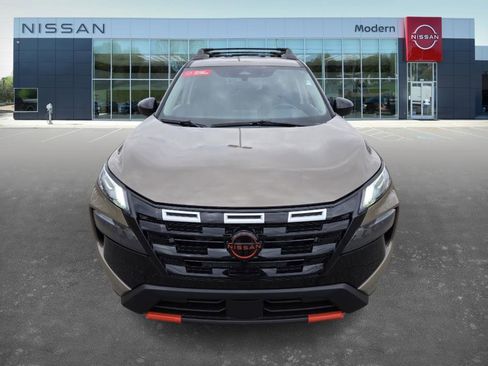 Certified 2025 Nissan Rogue SV image 2