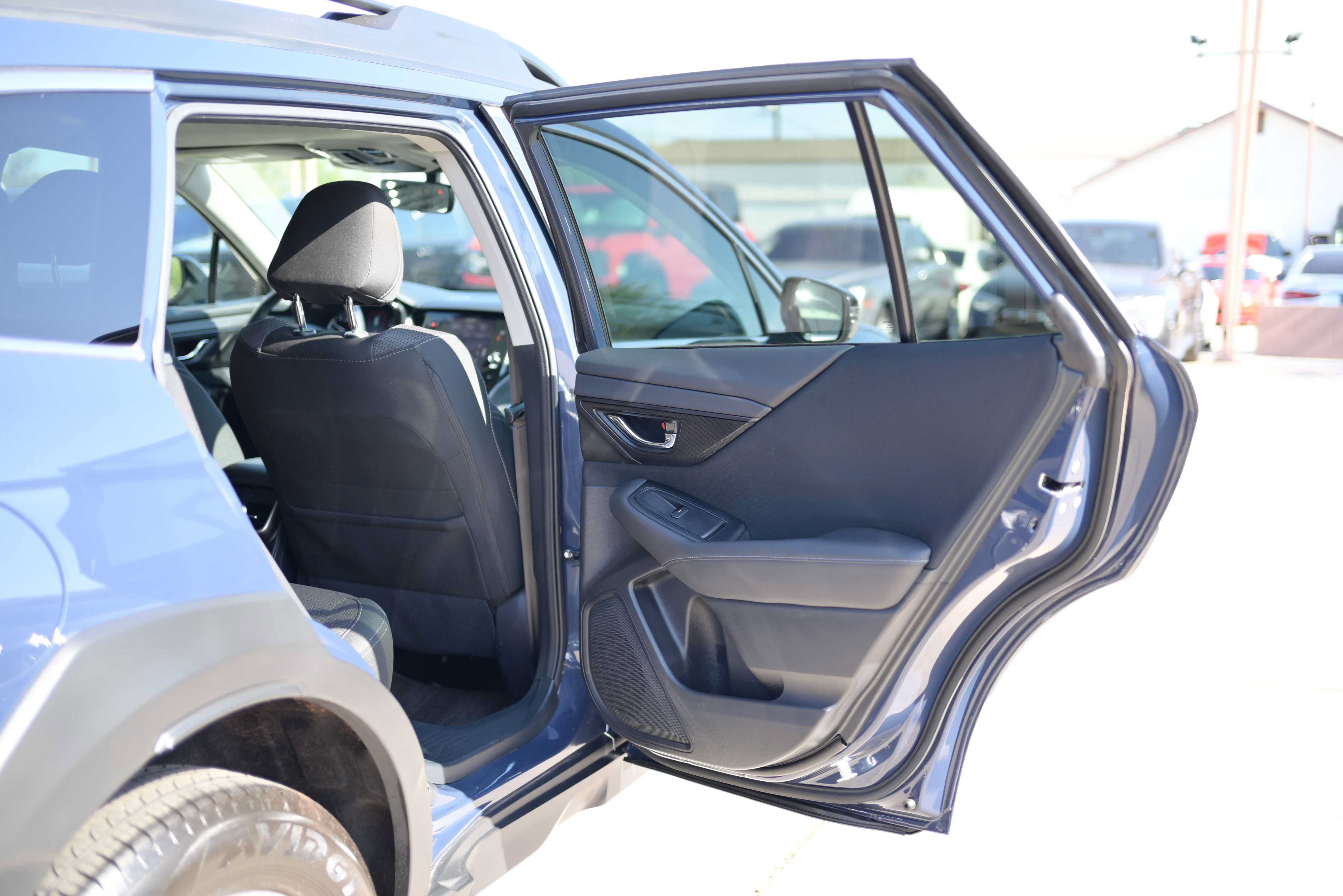 Used 2025 Subaru Outback Premium AWD/4WD image 16