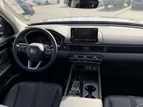 Certified 2025 Honda Pilot Touring image 39