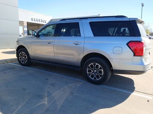 Used 2024 Ford Expedition Max XLT image 7