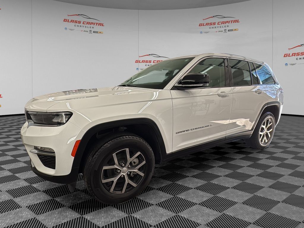 Used 2023 Jeep Grand Cherokee Limited AWD/4WD image 3