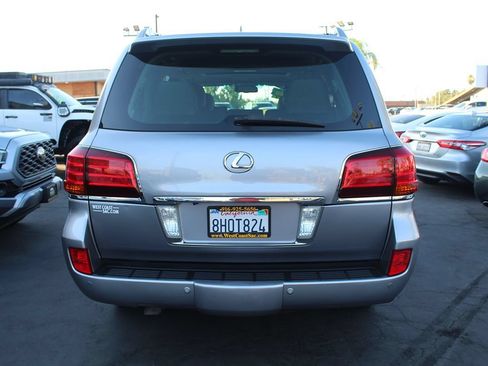 Used 2008 Lexus LX 570 4WD w/ Technology Pkg image 6