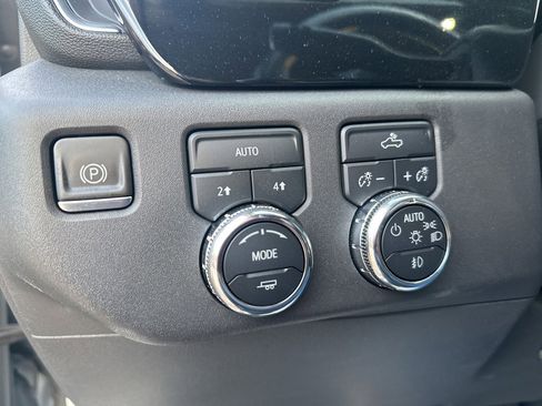 Used 2023 GMC Sierra 1500 Elevation image 20
