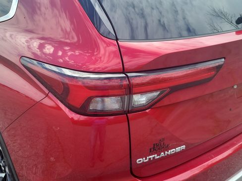Used 2023 Mitsubishi Outlander SE AWD/4WD image 11