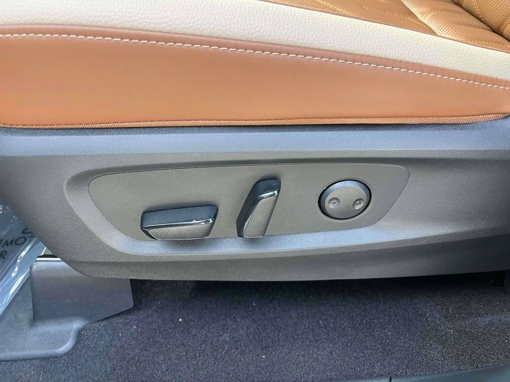 Used 2026 Nissan Pathfinder Platinum FWD image 19