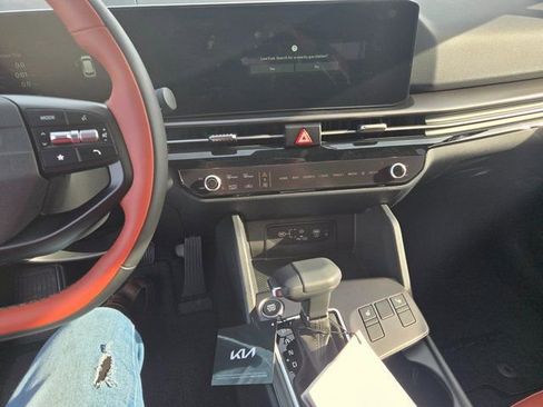 New 2026 Kia Sportage SX image 2