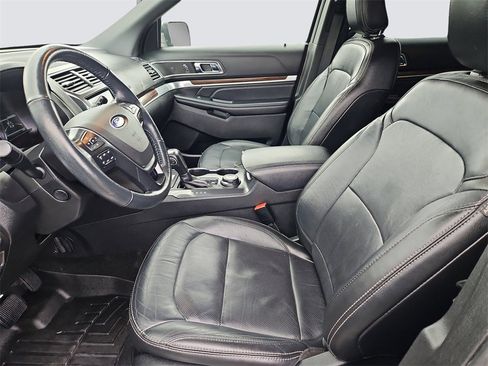Used 2018 Ford Explorer Limited image 33