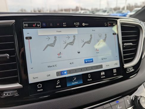 New 2026 Chrysler Voyager LX image 25