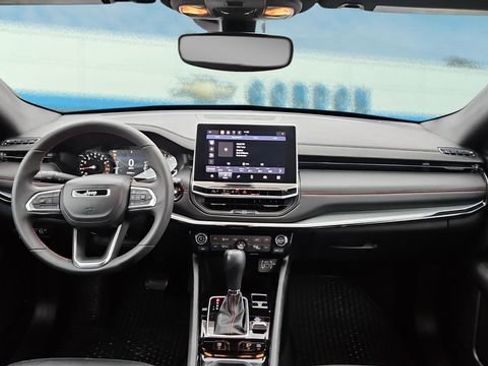 Used 2023 Jeep Compass Trailhawk image 15