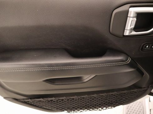 Used 2020 Jeep Gladiator Overland image 16