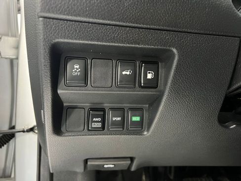 Used 2018 Nissan Rogue SV image 17