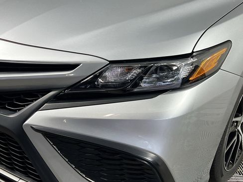 Used 2023 Toyota Camry SE FWD image 12